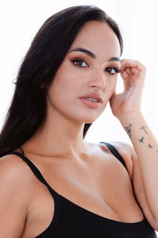 Claudia Bavel's Nude Picture